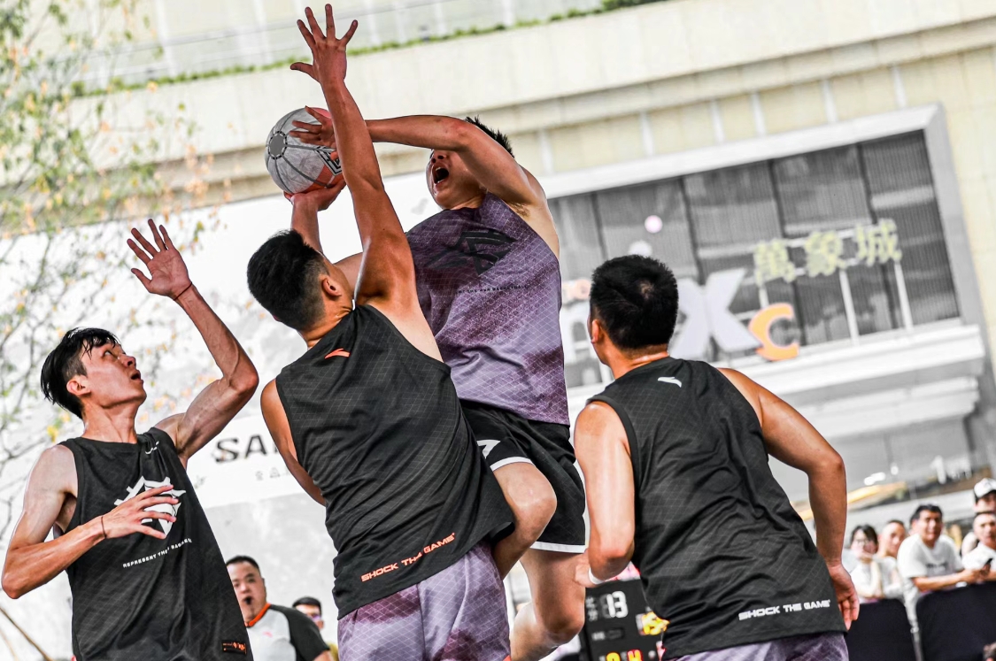 篮球赛场的激烈角逐掀起热潮! 篮球赛场的激烈角逐掀起热潮!