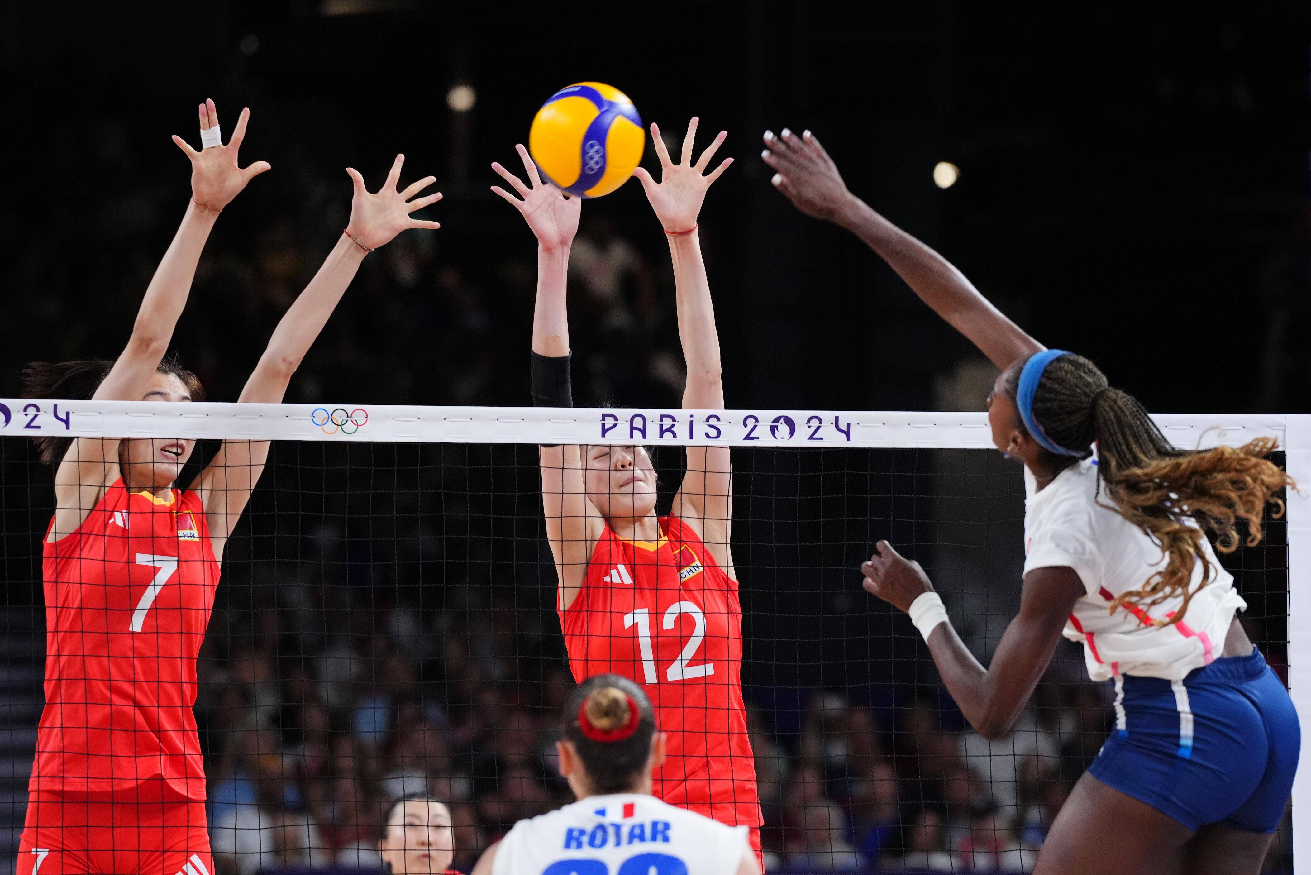 菲律宾代表队在排球比赛中表现亮眼 菲律宾代表队在排球比赛中表现亮眼