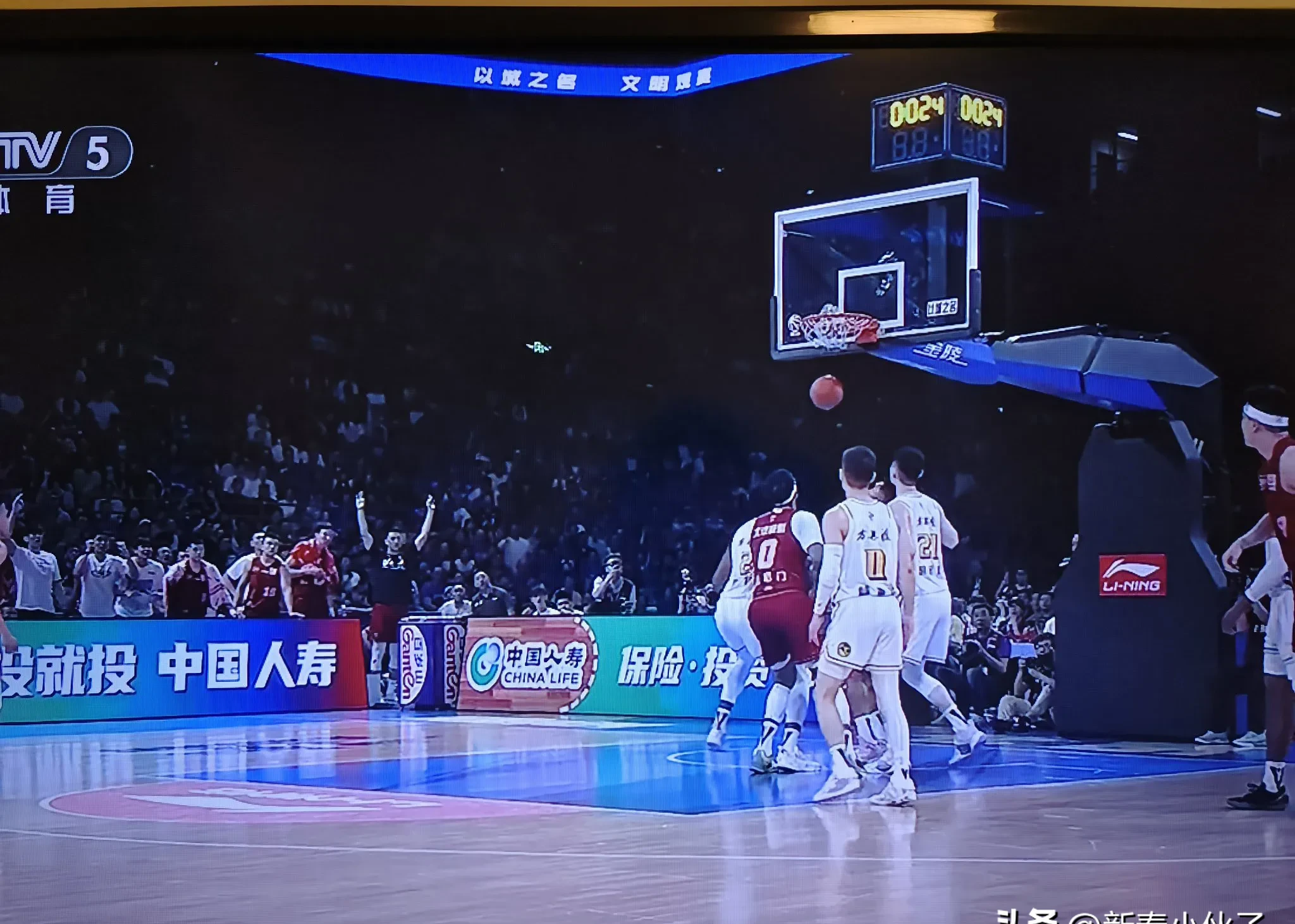 开云体育平台APP-球员砍下三双,成为全场焦点