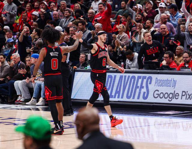 老鹰擒公牛获胜，亨特贡献关键三分的简单介绍