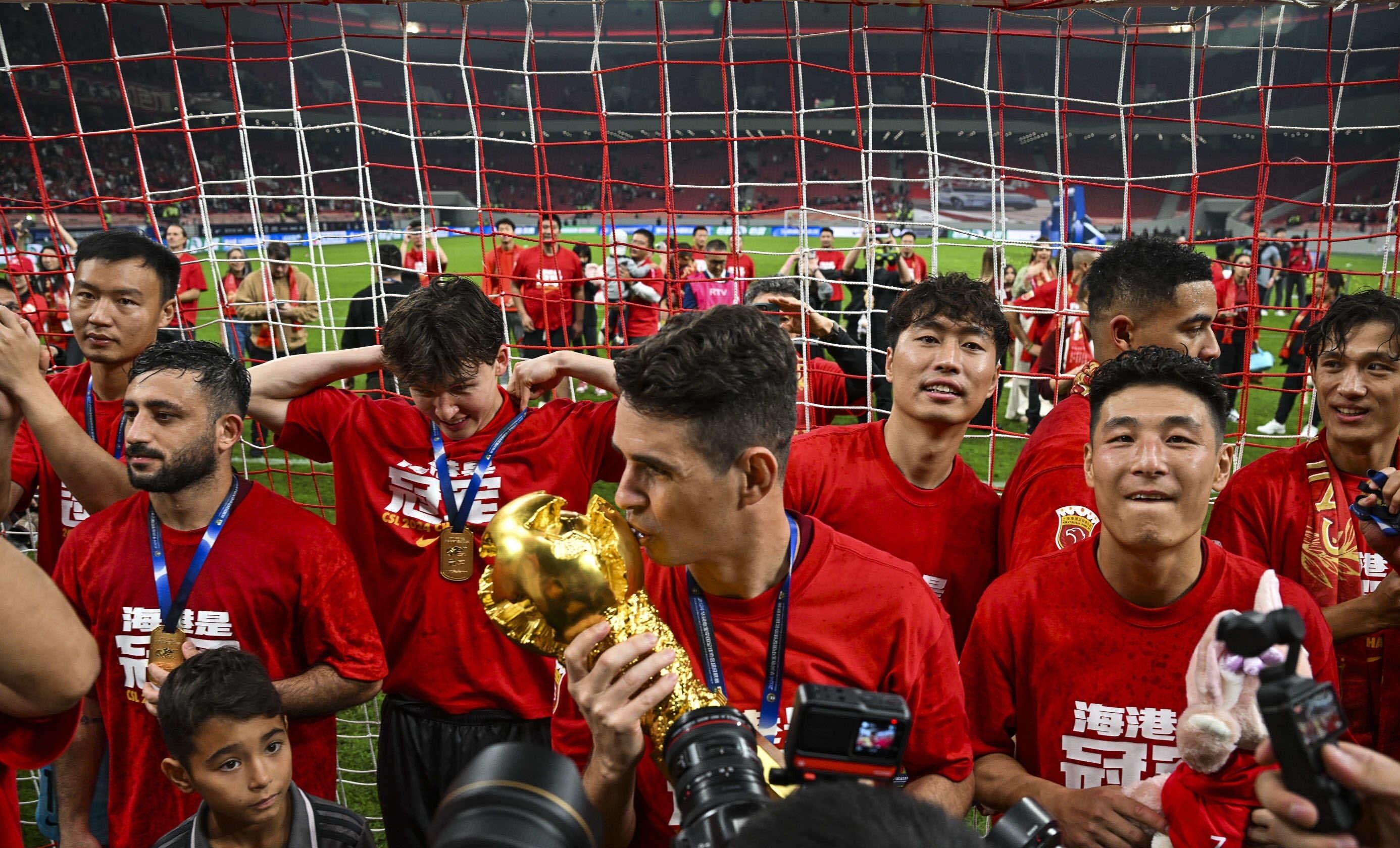 中超比赛全情投入，球员拼尽全力追求胜利的简单介绍