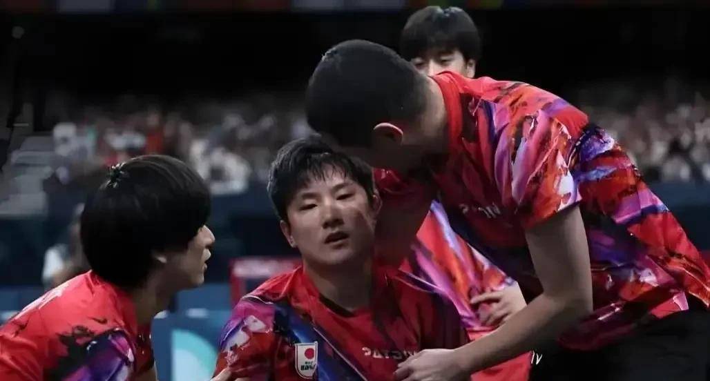 日本队逆转中国队，张本智和统治全场