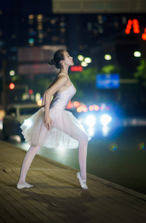 开云下载-新疆队狂胜之夜，天山雪豹如何撕碎独行侠，杰伦格林MVP表现评分拉满