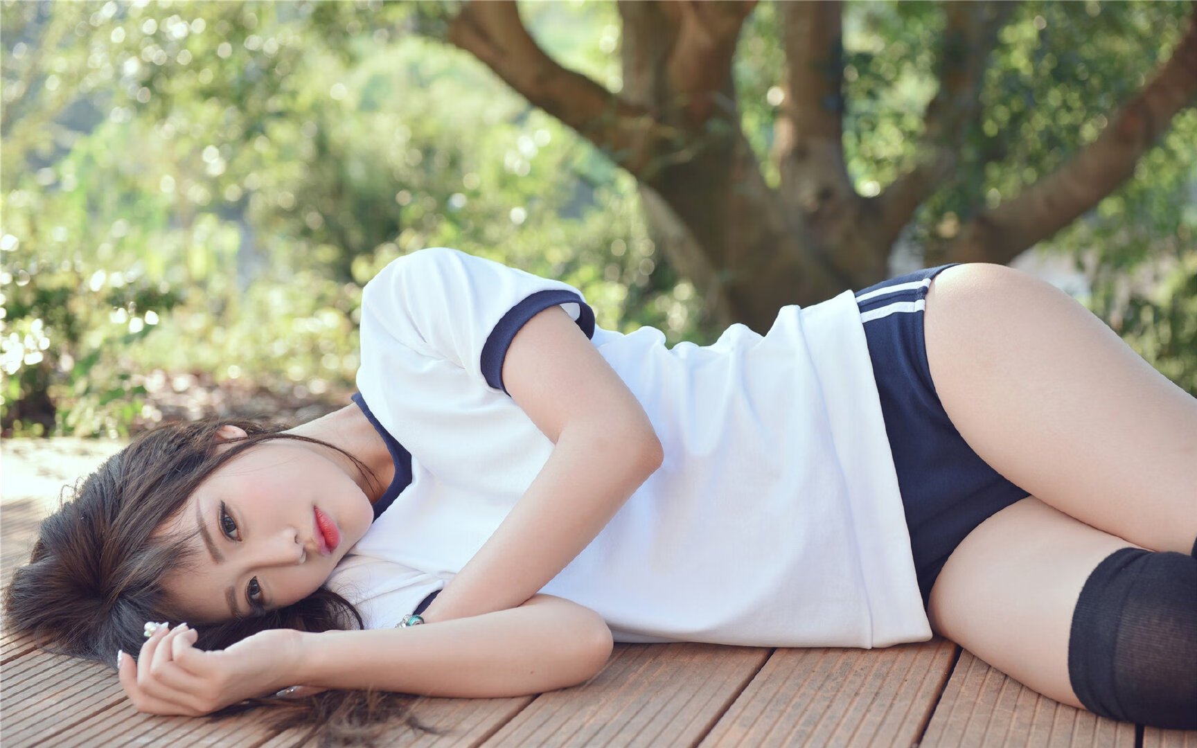 开云体育登录-乔治神勇连斩分差，勇士全方位压制76人奏凯歌